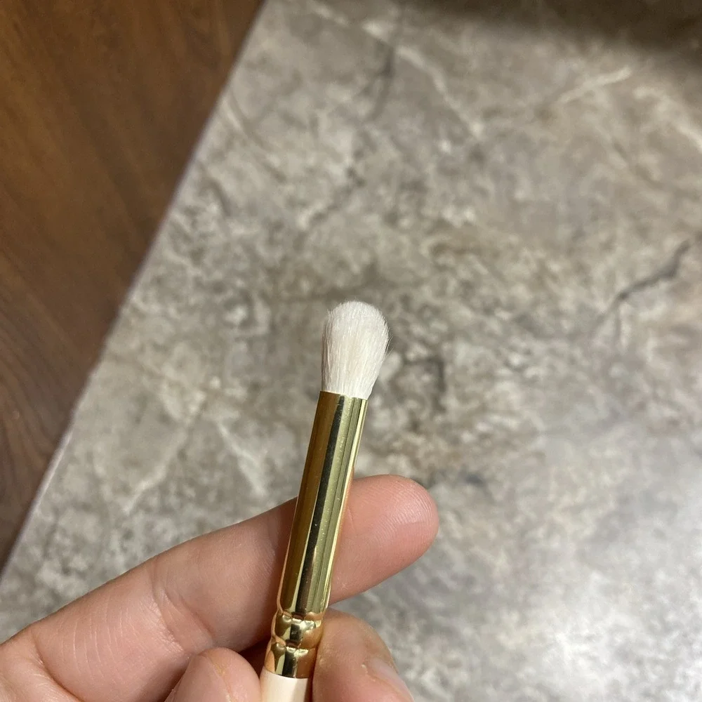 Zoeva 142 Luxe Eye Blender Brush -‎ Screen Queen New